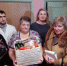 Александра Васильевна Шацкая (в центре) получила путёвку и набор продуктов. - Администрация Данковского района